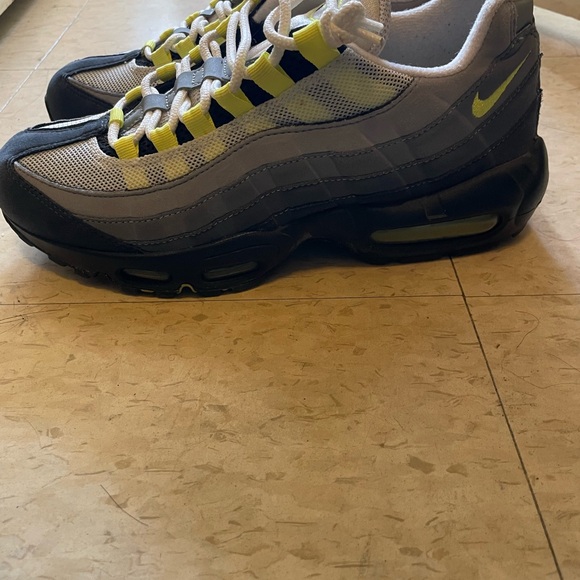 Nike Men's Gray and Yellow Sneakers - Picture 3 of 6